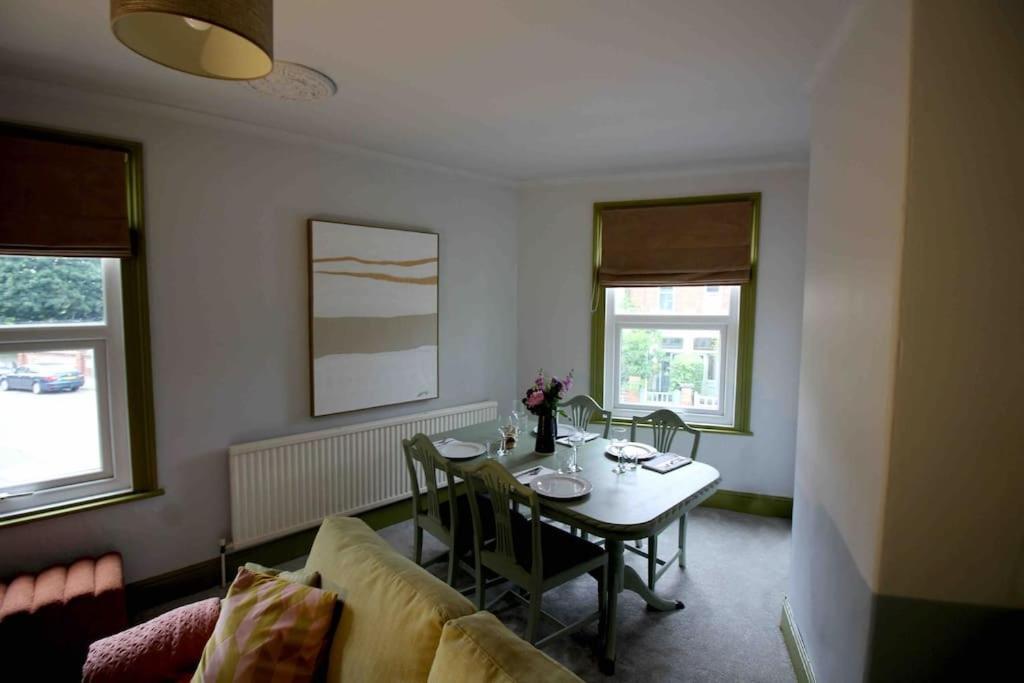 Lincoln Apartment Freshly Renovated Common Views Burton  Exteriör bild